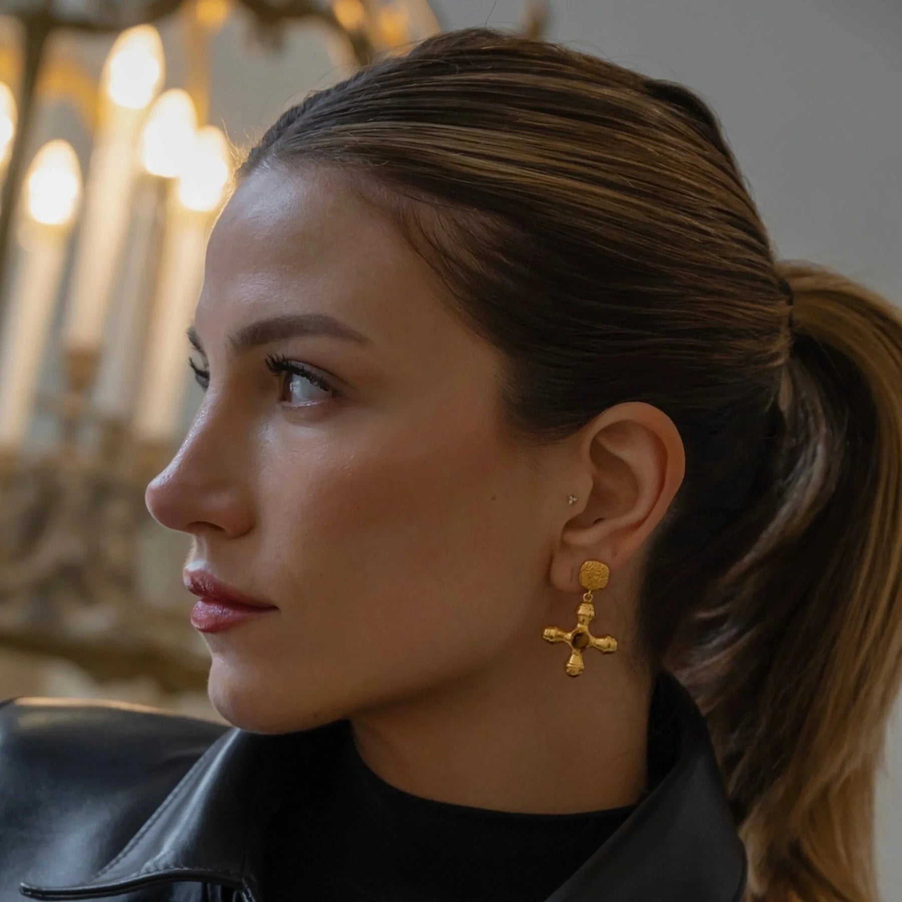 Brinco Em Cruz com Pedra Ágata