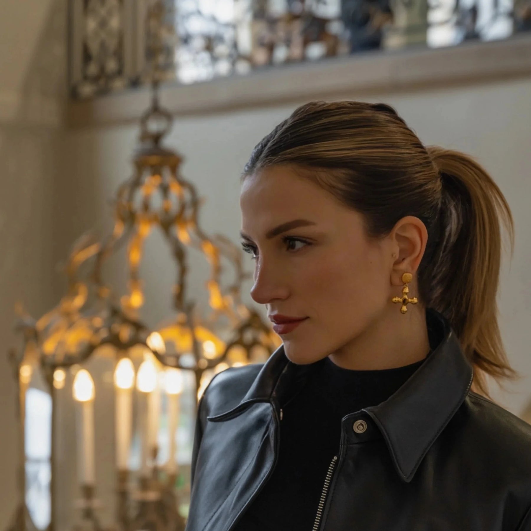 Brinco Em Cruz com Pedra Ágata