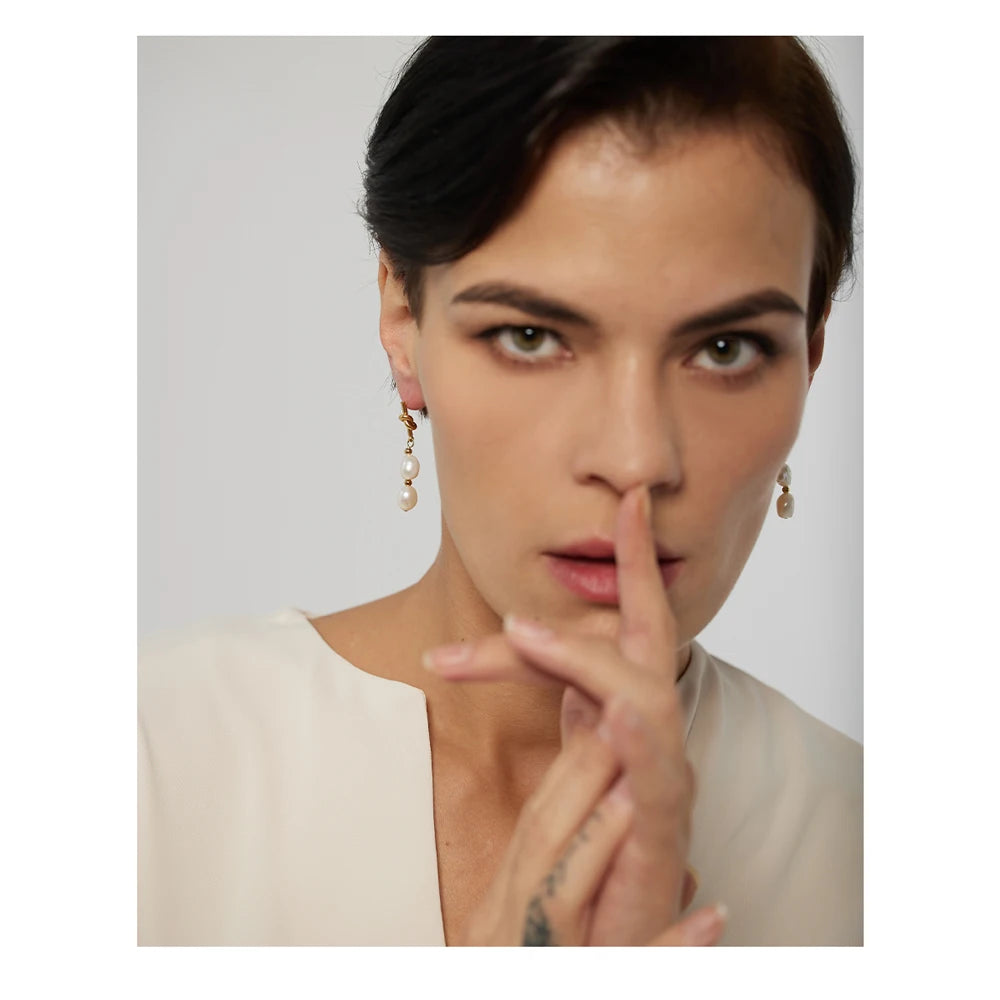 Brinco Nó com Pérola