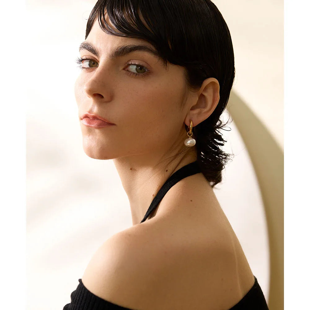 Brinco de Argola com Pingente de Pérola