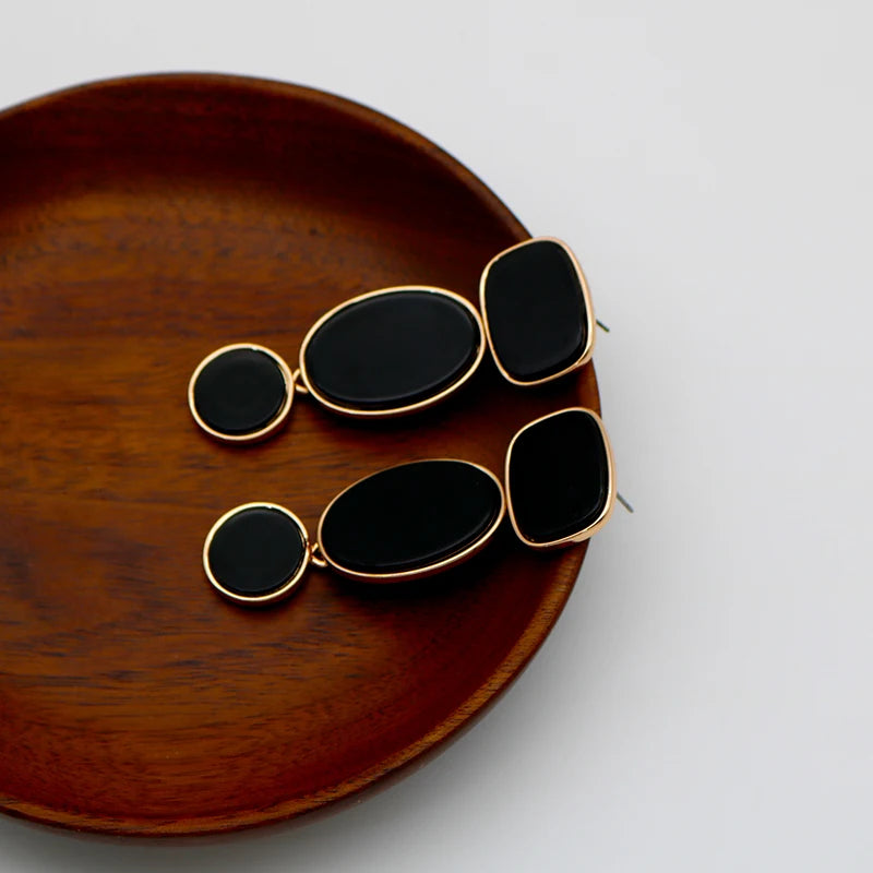 Brinco Preto Multi Forma