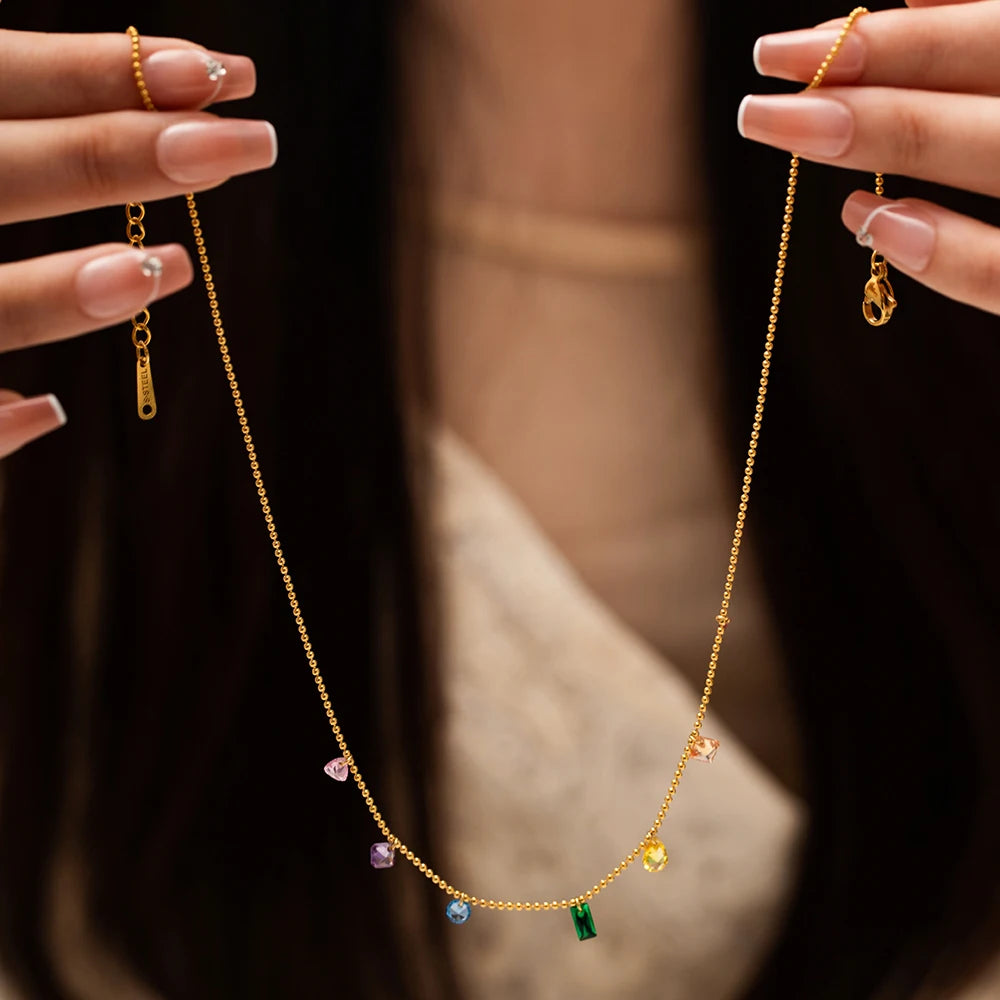 Colar com Pingente de Zircônias Coloridas