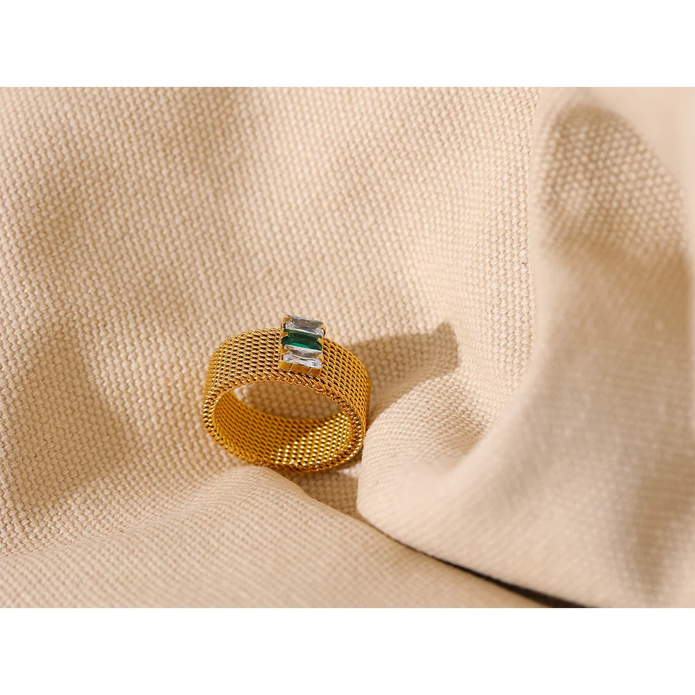 Anel com Zircônia Central