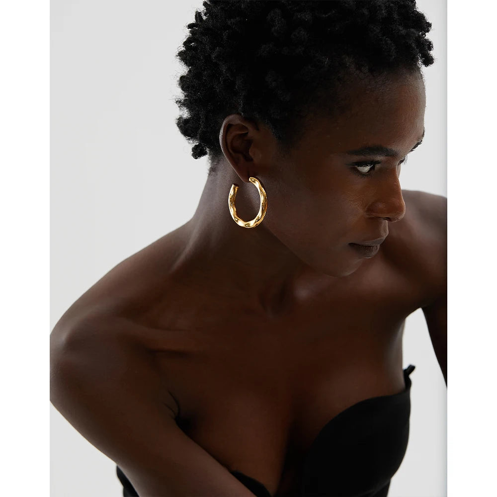 Brinco de Argola Textura Metálica