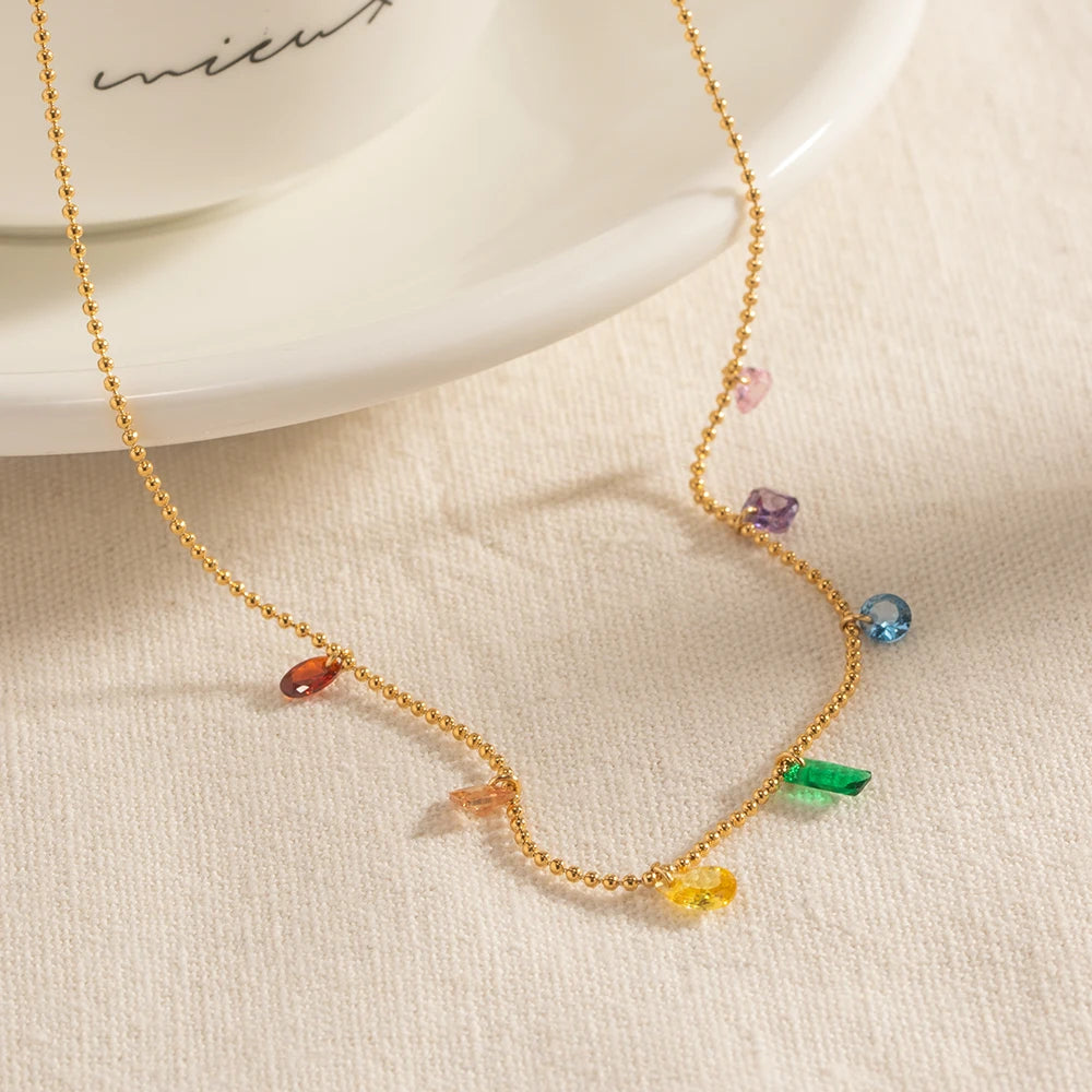 Colar com Pingente de Zircônias Coloridas