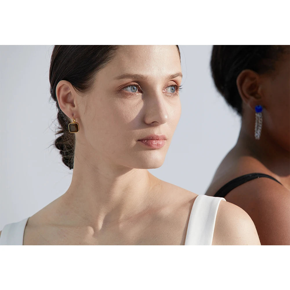 Brinco Quadrado Minimalista