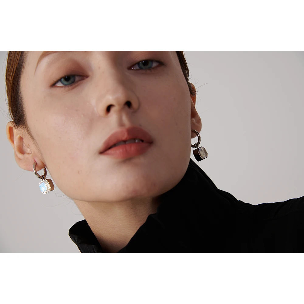 Brinco de Argola Minimalista com Zircônia