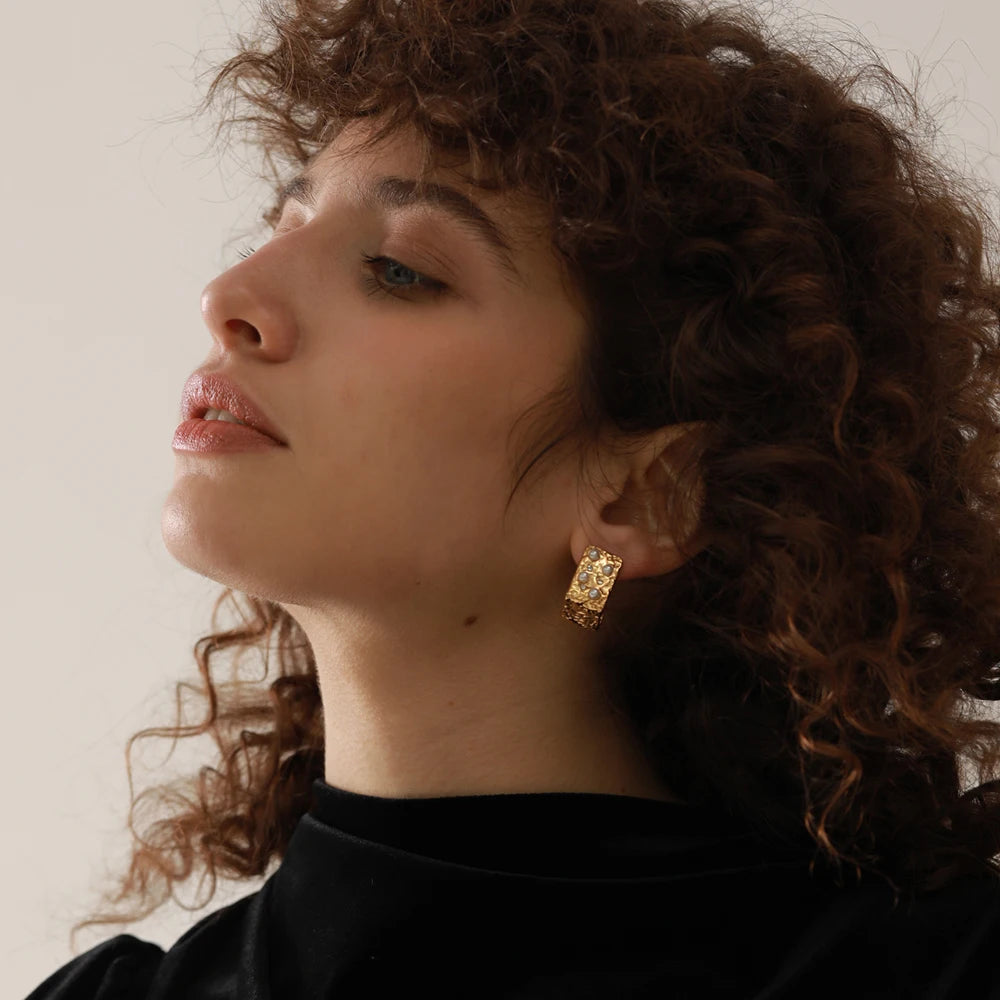 Brinco Quadrado Irregular com Pérola e Zircônia