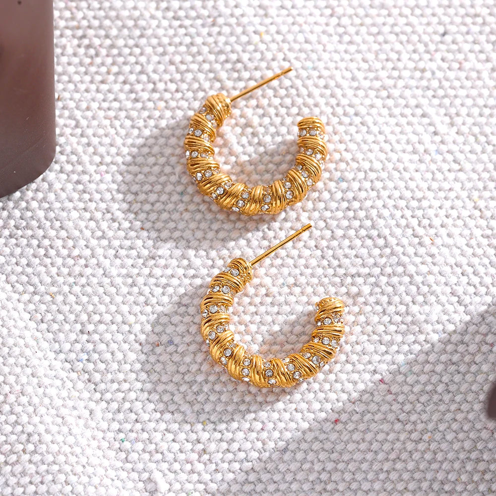 Brinco Estilo Croissant Com Zircônia