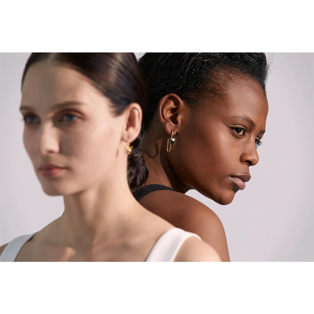 Brinco Minimalista com Zircônia