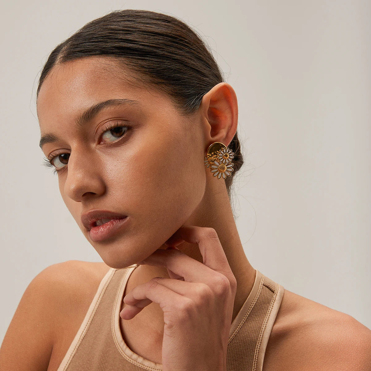Brinco Dourado com Flores
