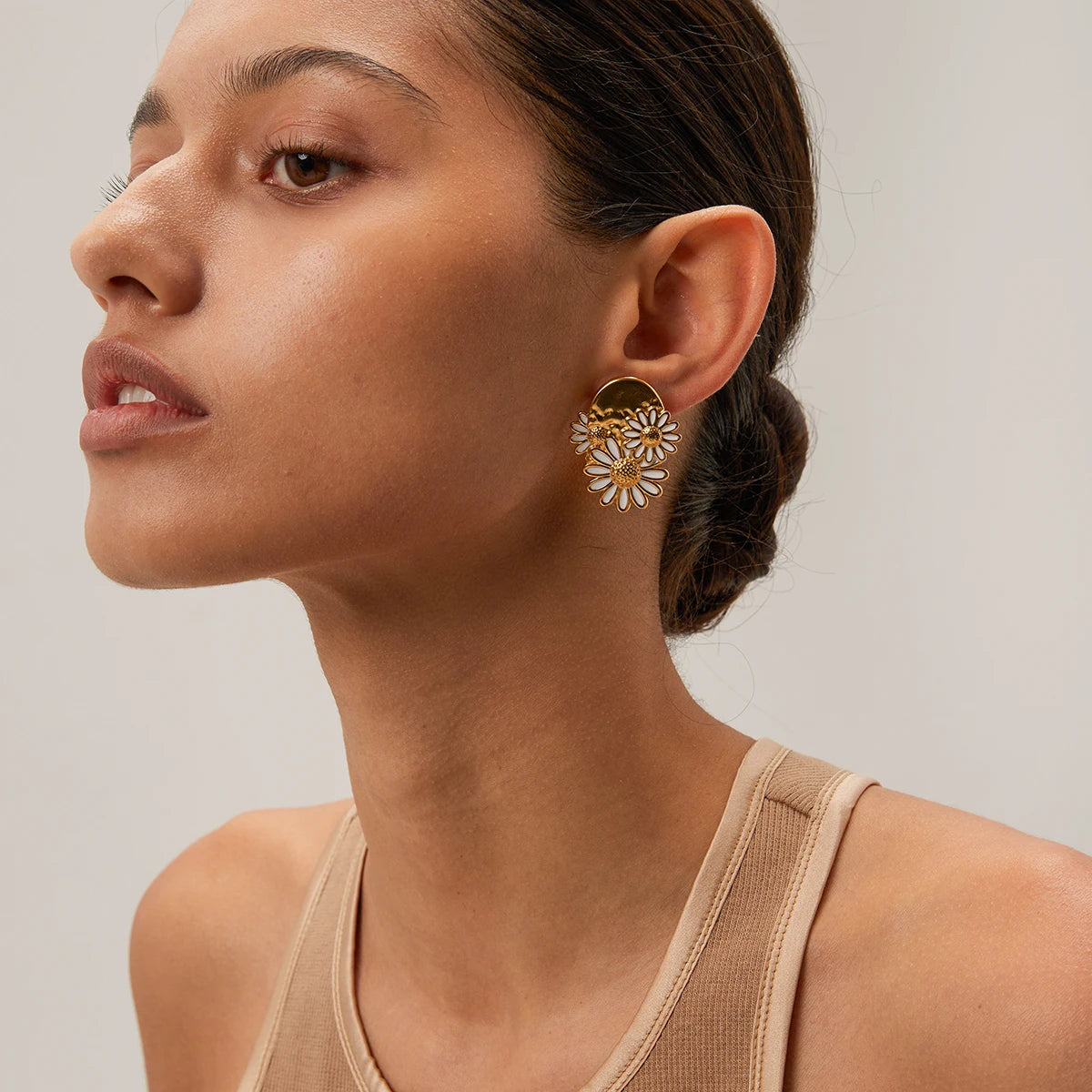 Brinco Dourado com Flores