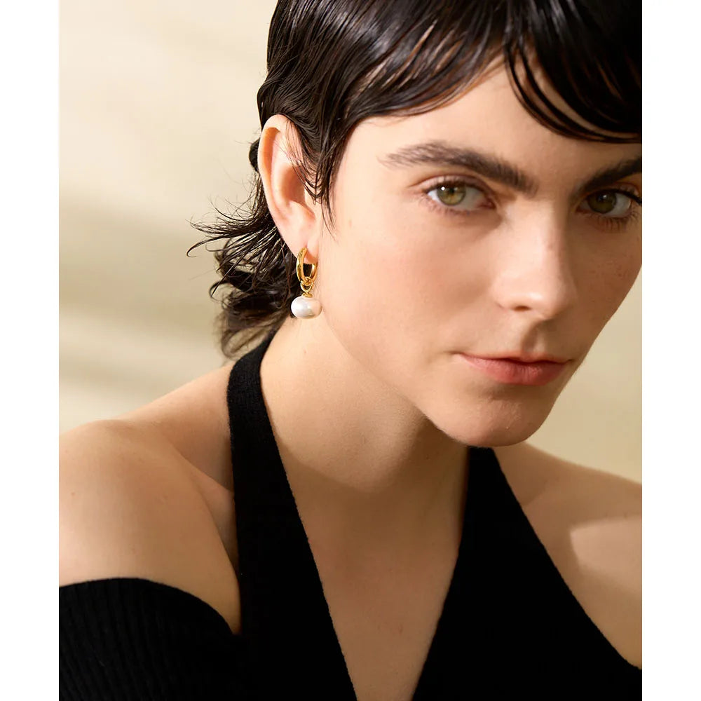 Brinco de Argola com Pingente de Pérola