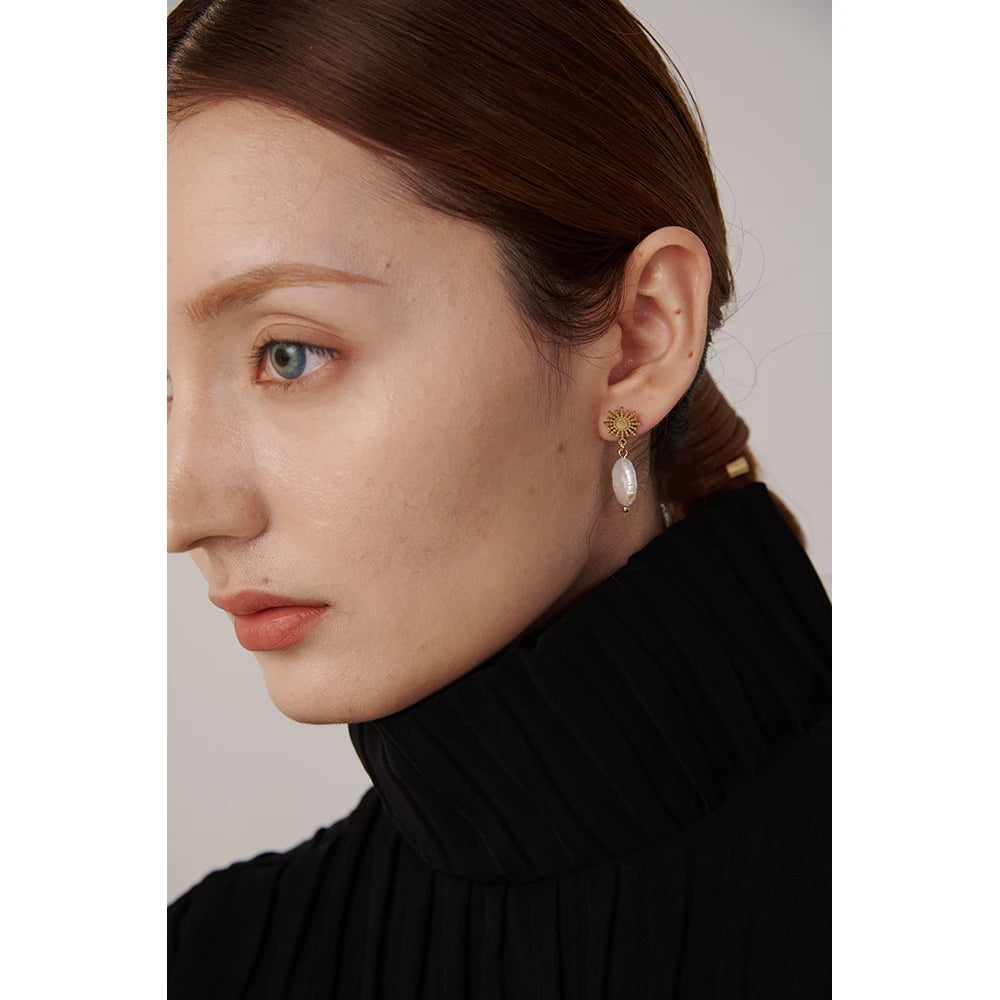 Brinco Sol com Pingente de Pérola