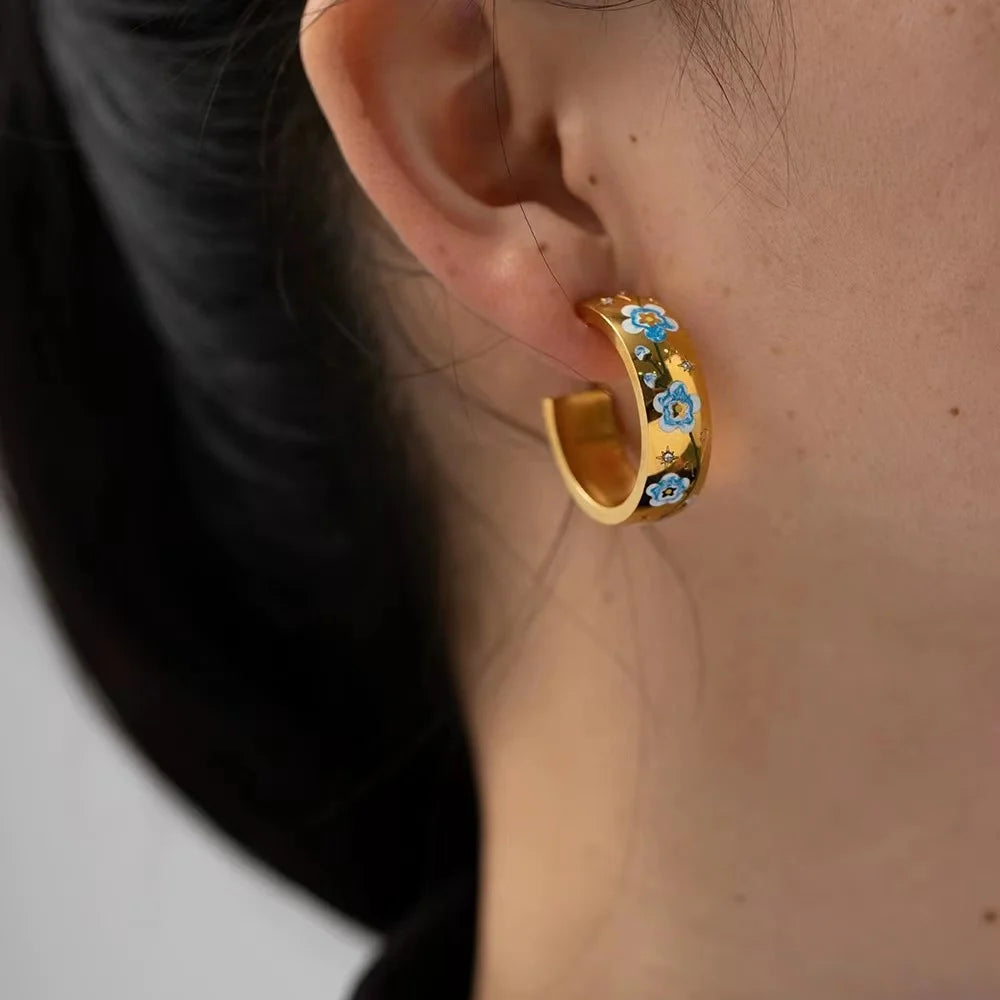 Brinco de Argola com Detalhes de Flores