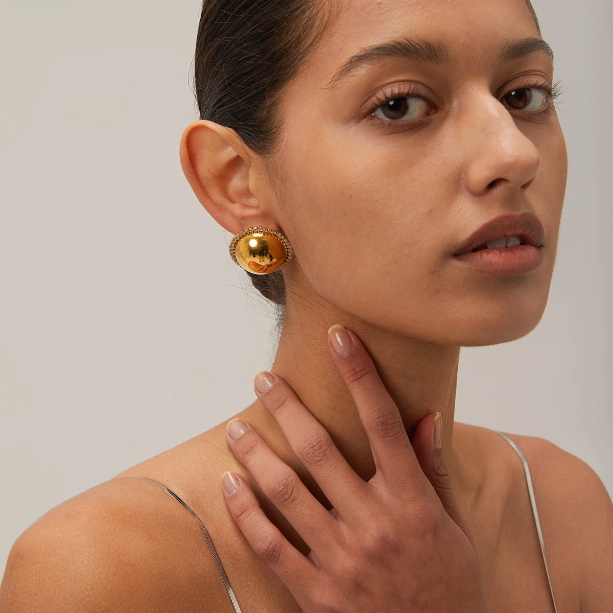 Brinco Esfera Dourada com Zircônia