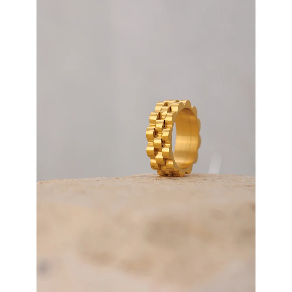 Anel Dourado Estilo Engrenagem