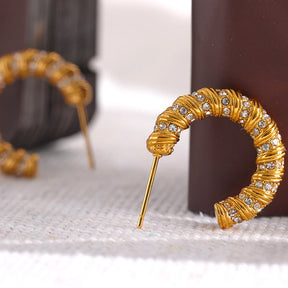 Brinco Estilo Croissant Com Zircônia