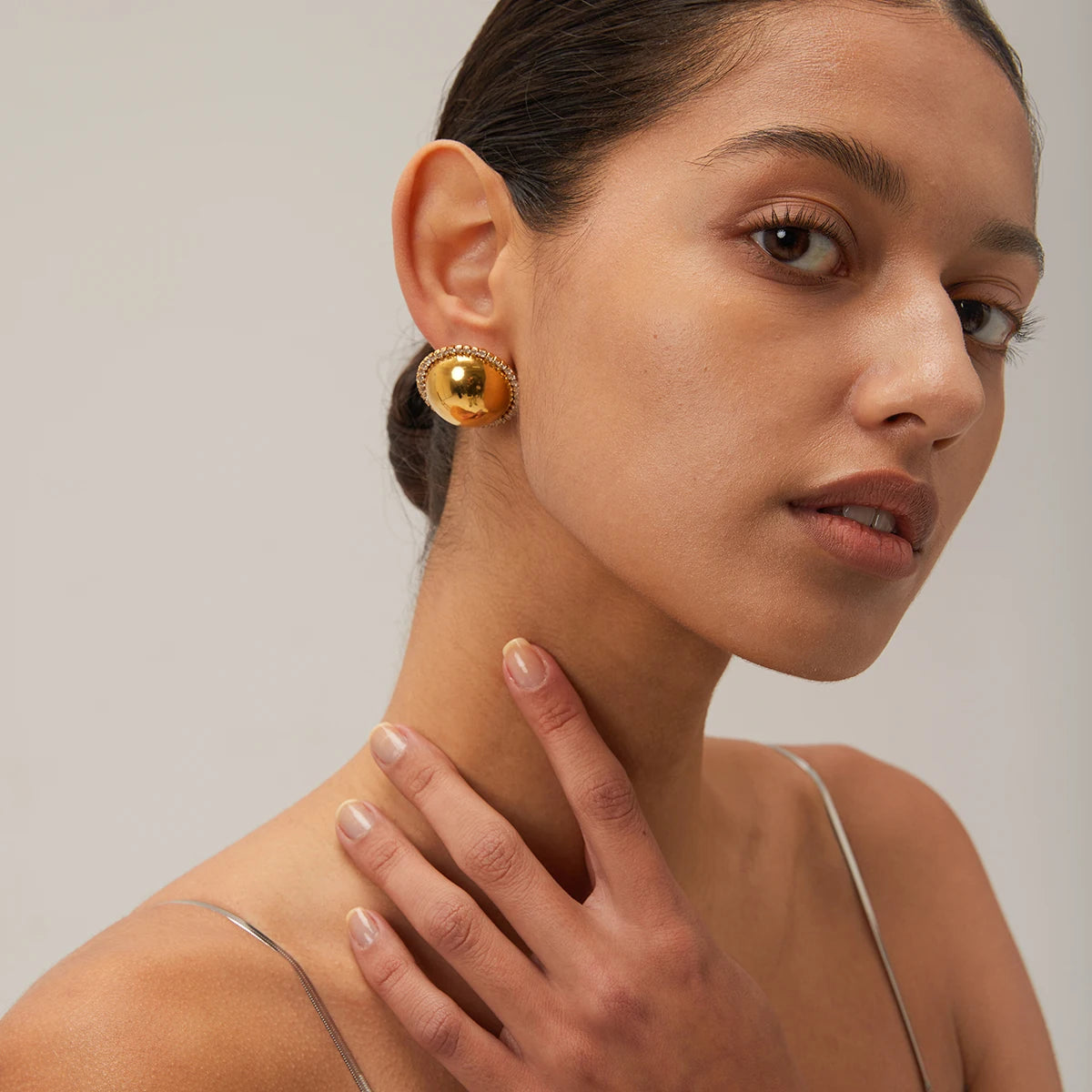 Brinco Esfera Dourada com Zircônia