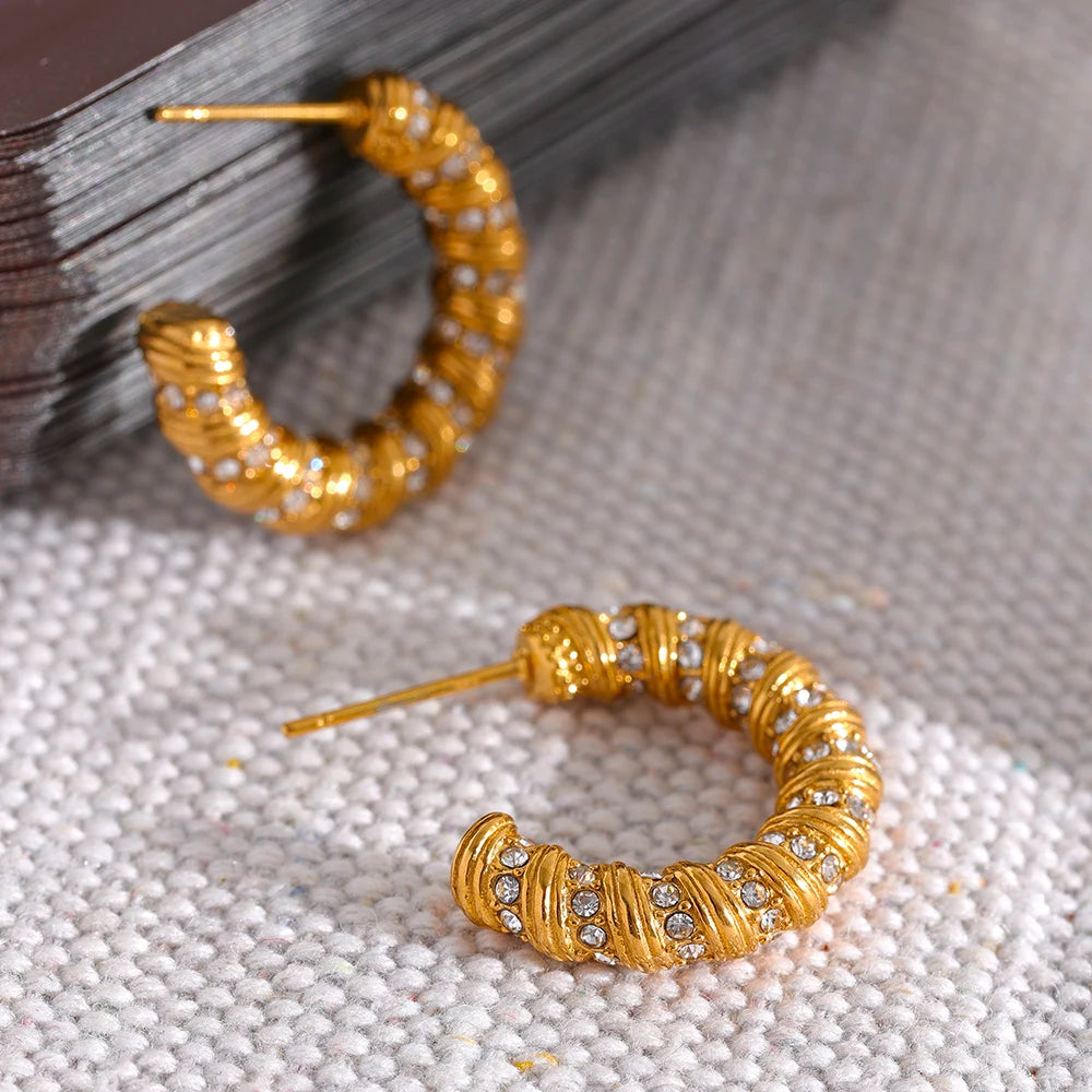 Brinco Estilo Croissant Com Zircônia