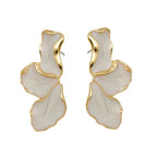 Brinco Pétala Contorno Dourado