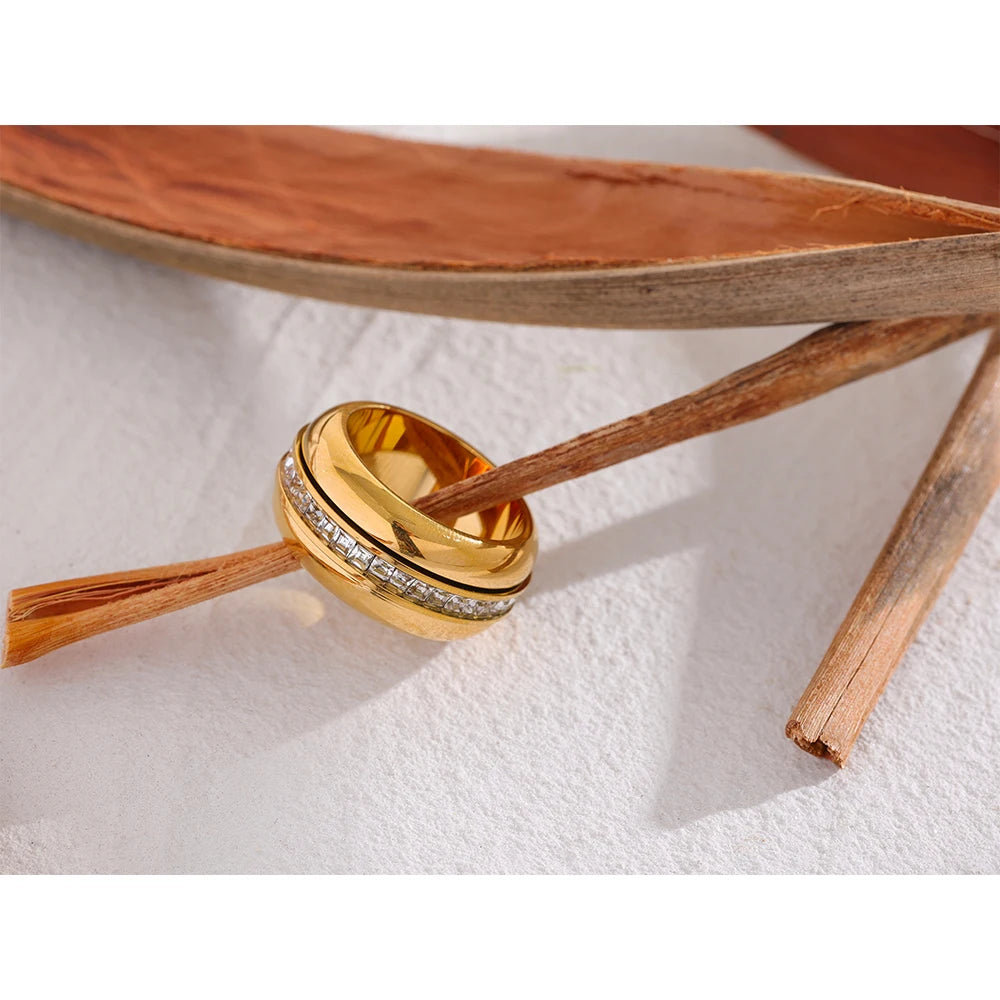 Anel de Arco Dourado com Zircônia