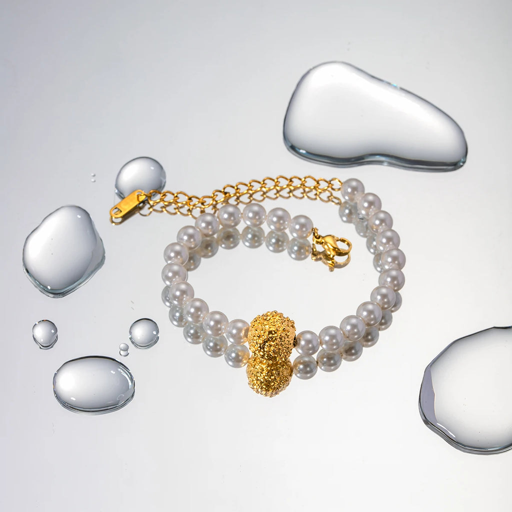 Pulseira de Pérola com Pingente Dourado