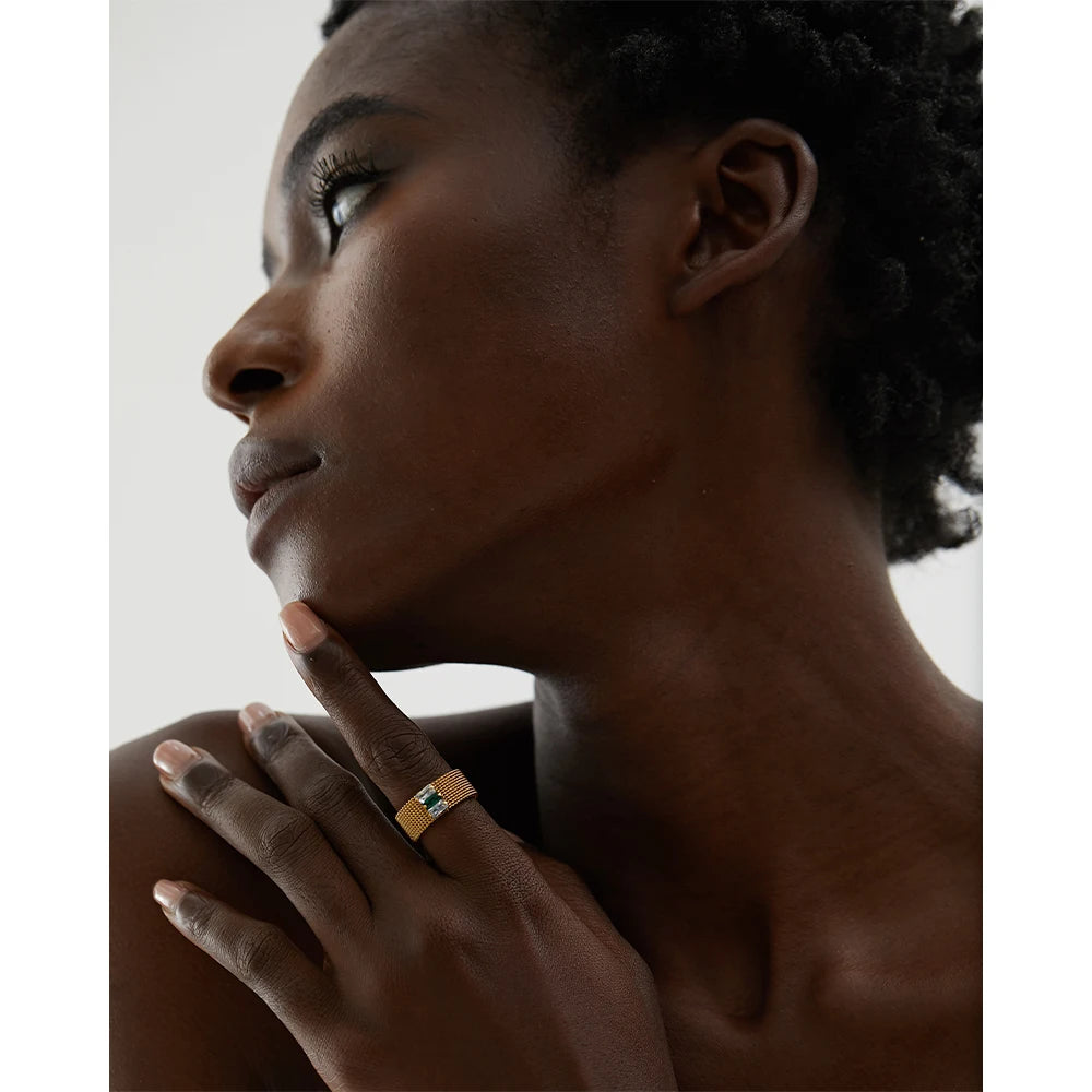 Anel com Zircônia Central