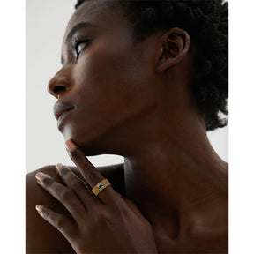 Anel com Zircônia Central