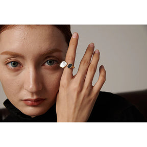 Anel Branco e Preto Moderno