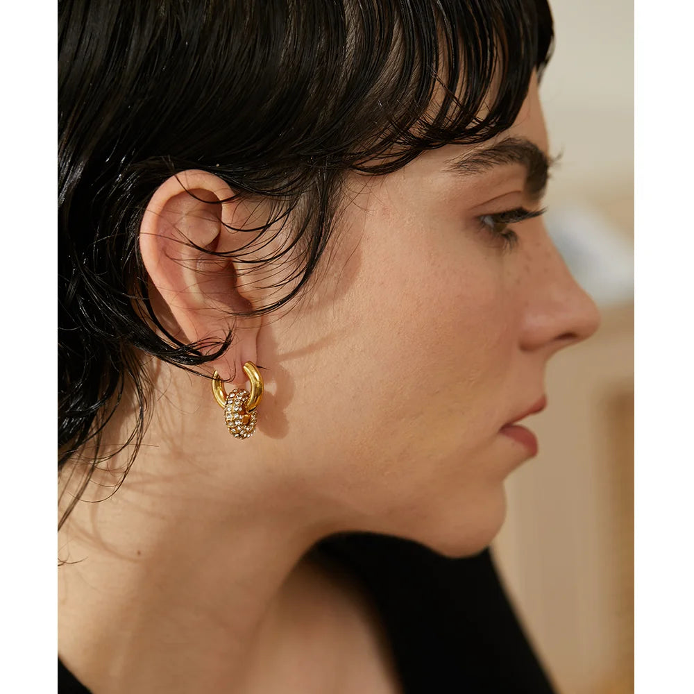 Brinco Argolas Cravejado de Zircônias