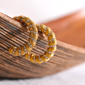 Brinco Estilo Croissant Com Zircônia