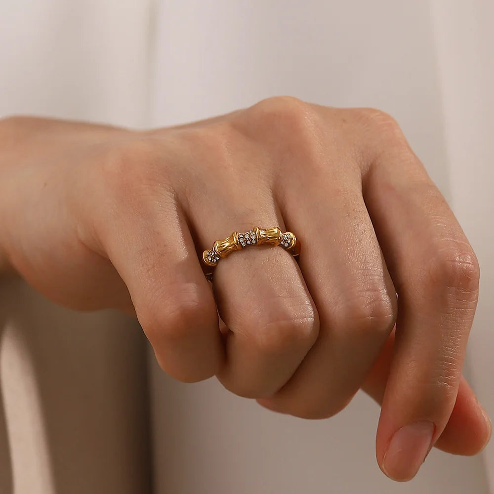 Anel Estilo Gomos com Zircônia