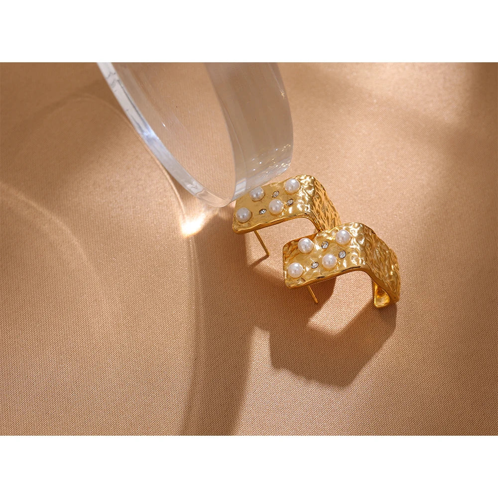 Brinco Quadrado Irregular com Pérola e Zircônia