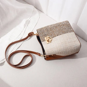 Bolsa de Ombro com Detalhe