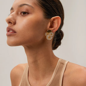 Brinco Dourado com Flores