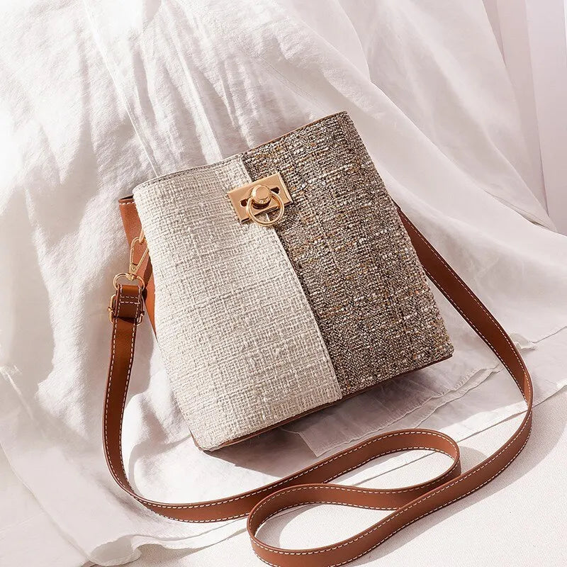 Bolsa de Ombro com Detalhe