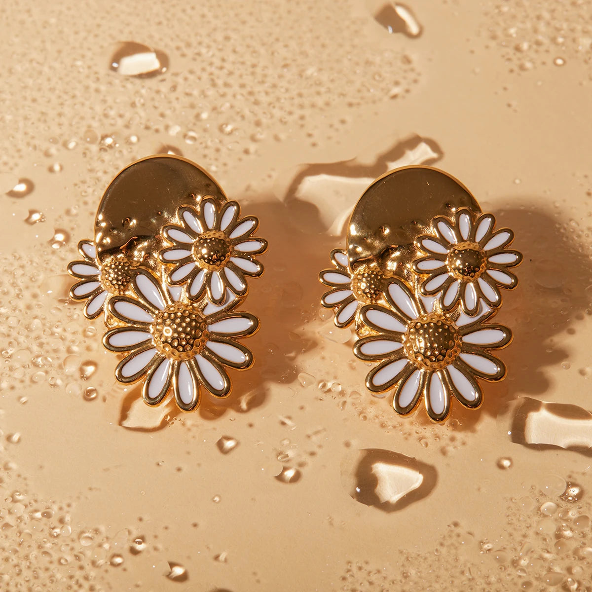 Brinco Dourado com Flores
