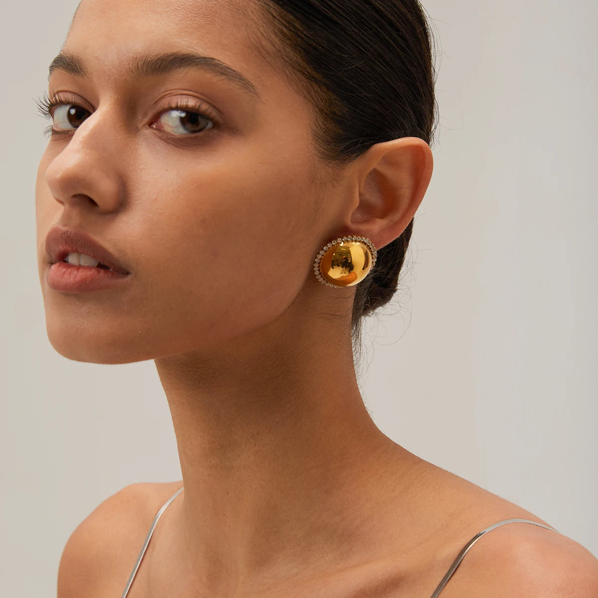 Brinco Esfera Dourada com Zircônia