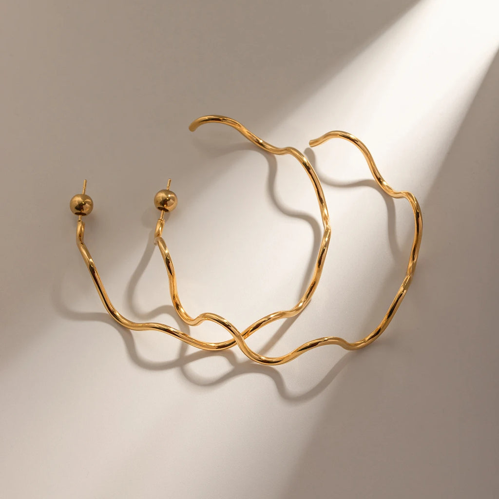 Brinco de Argola em Ondas