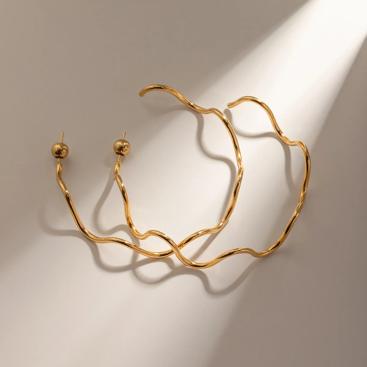 Brinco de Argola em Ondas