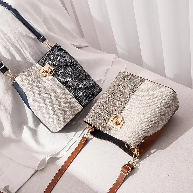 Bolsa de Ombro com Detalhe