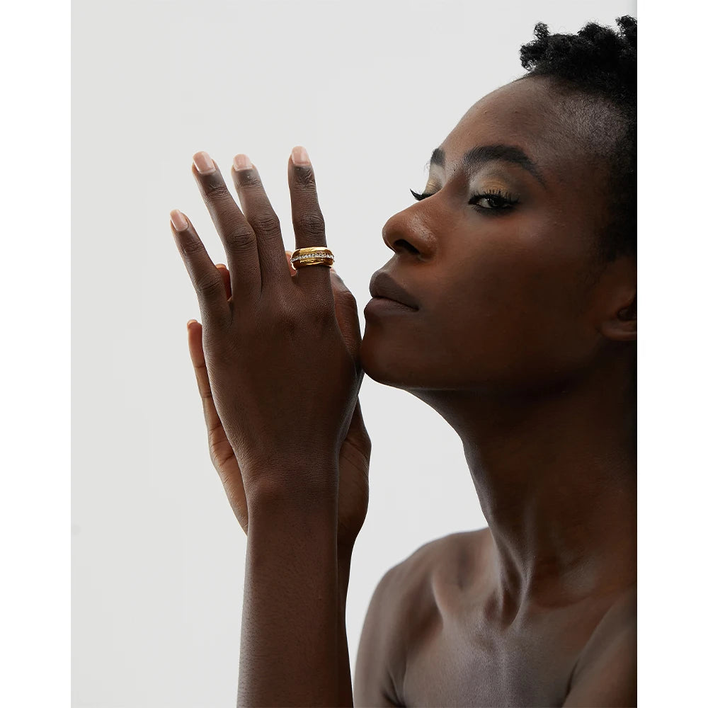 Anel de Arco Dourado com Zircônia