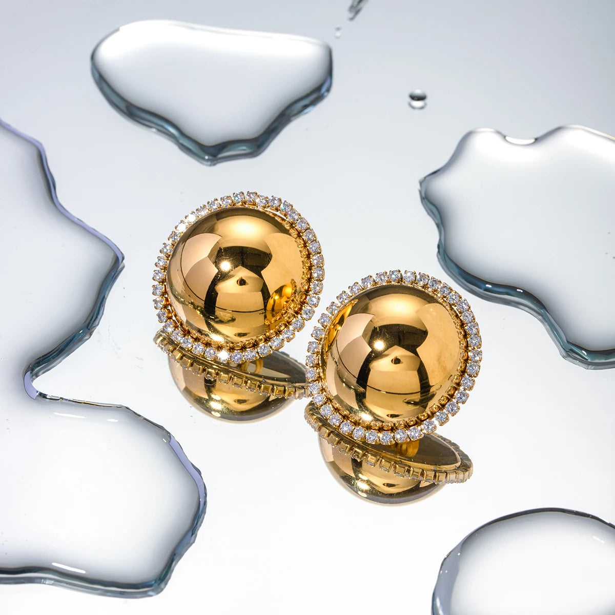 Brinco Esfera Dourada com Zircônia