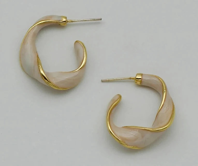 Brinco Esmaltado em Espiral