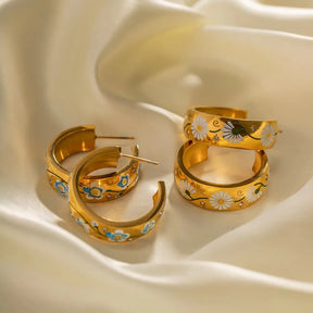 Brinco de Argola com Detalhes de Flores