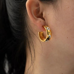 Brinco de Argola com Detalhes de Flores