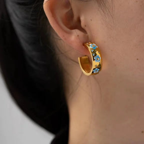 Brinco de Argola com Detalhes de Flores